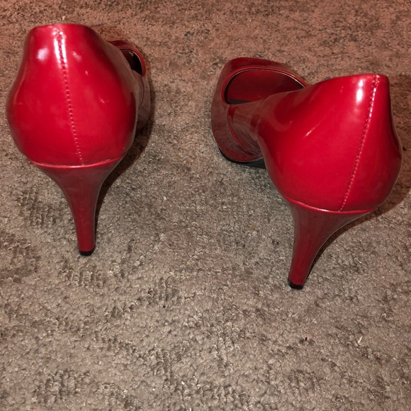 Size 11 red fergalicious heels never worn - Picture 2 of 5